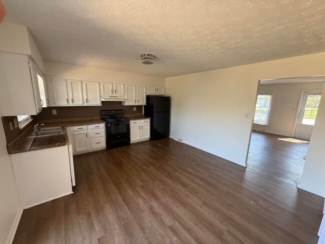 Photo - 909 Gregory Way