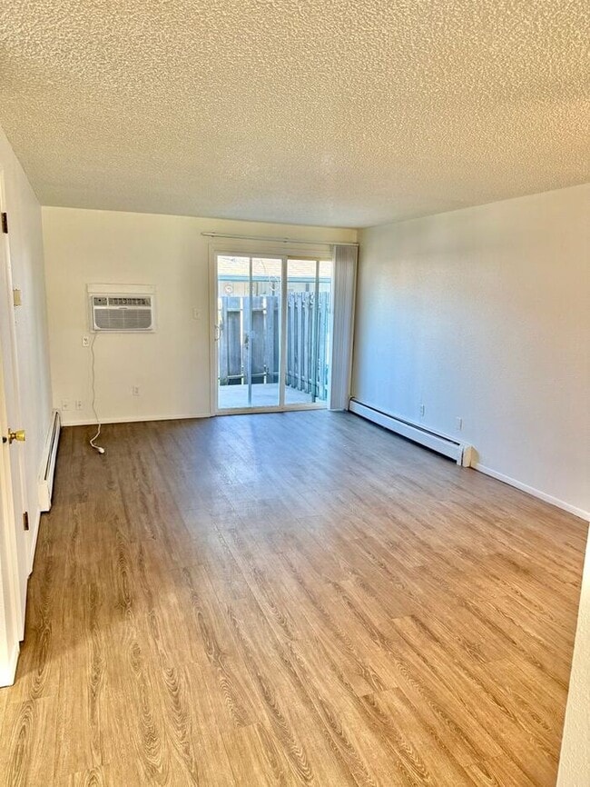 Photo - 6 month lease special $200 monthly discoun...