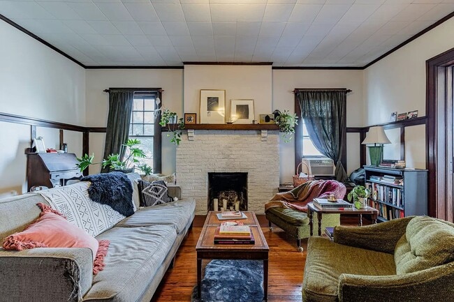 Living Room - 602 S Broadway Ave Unit 1