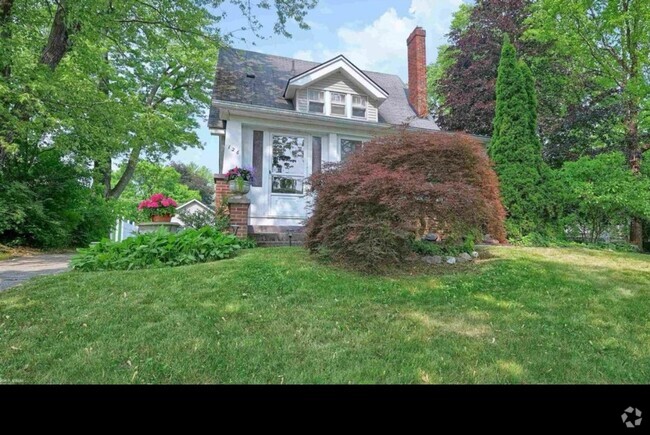 Building Photo - Charming 3BR House in Waterford