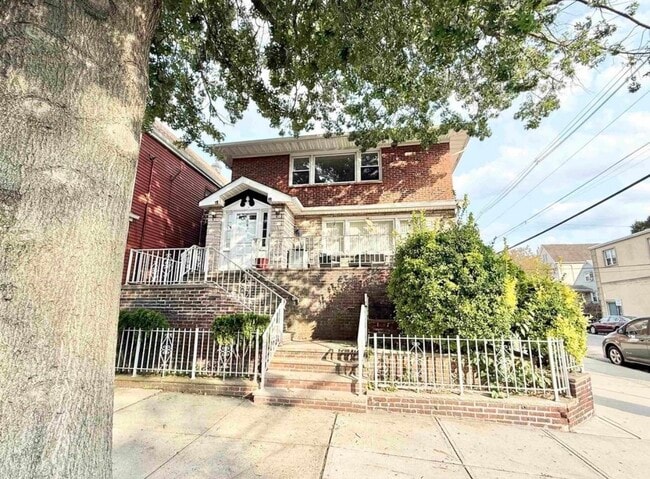 Building Photo - 588 Avenue A Unit 3