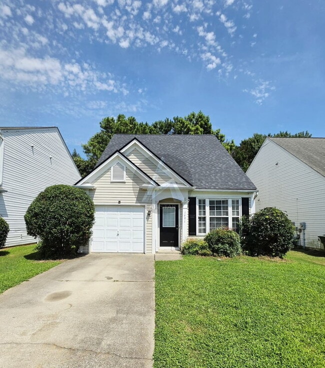 Photo - 1691 Woodsford Rd