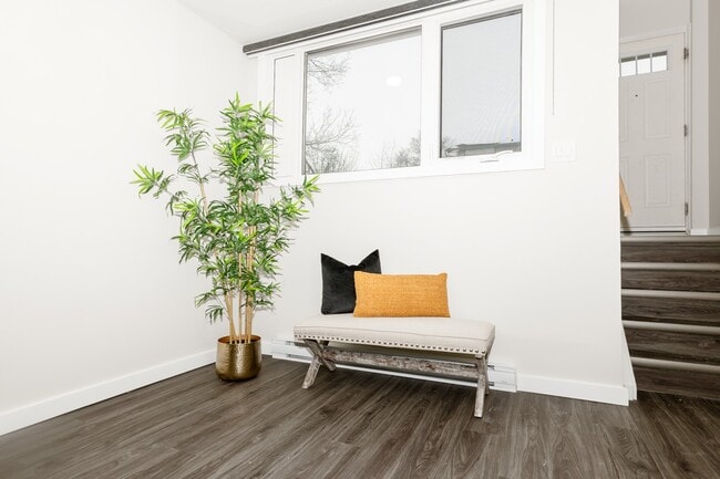 Photo - Molson Gardens