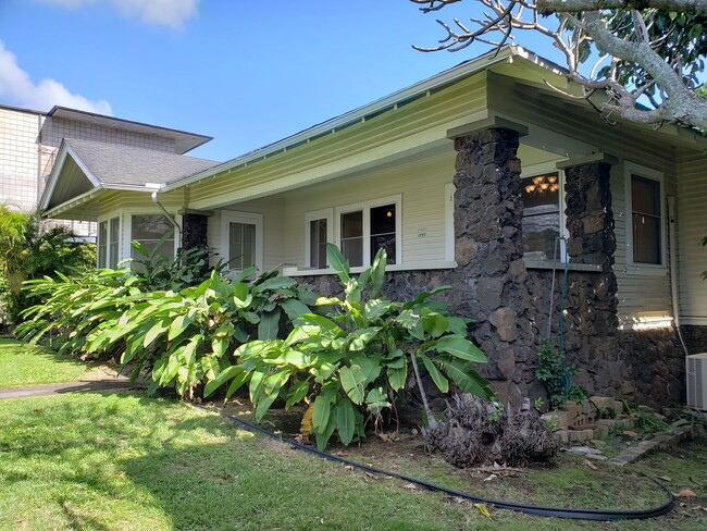 Makiki Classic Hawaiian Estate Home with H... - Makiki Classic Hawaiian Estate Home with H...