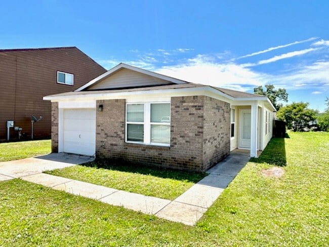 Building Photo - Cozy 3 Bedroom Home in Convenient Huntsville Location