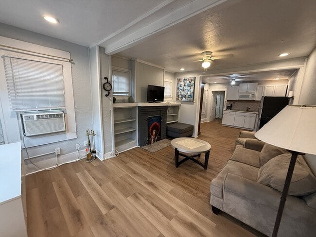 Building Photo - 4349 San Juan Ave Unit 2