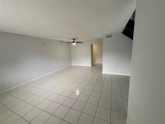 Photo - 6837 SW 39th Dr