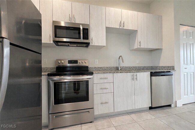 Photo - 3303 SW 8th Pl Unit 201