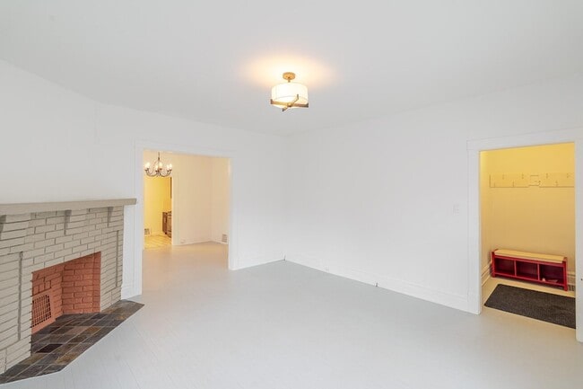 Photo - 306 Brown St