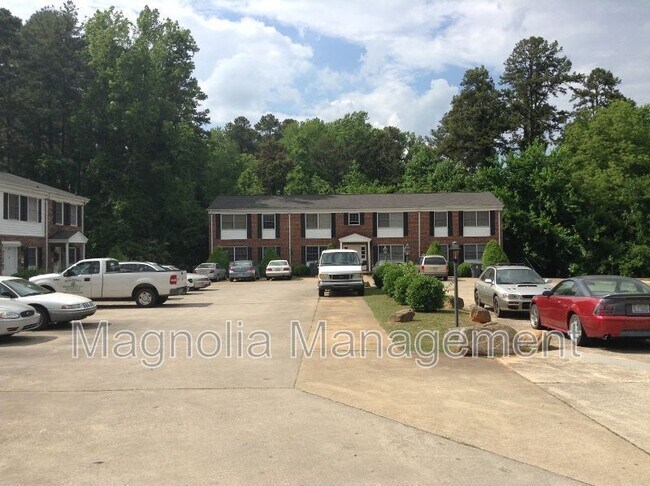 Building Photo - 1932 Oxford Rd Unit Apt H