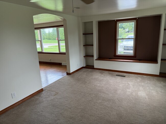 Photo - 403 Rose Ln