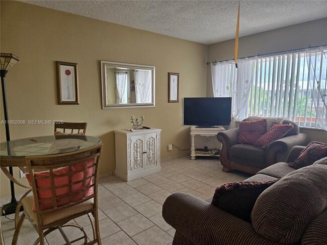 Building Photo - 900 SW 11th Ave Unit 12A