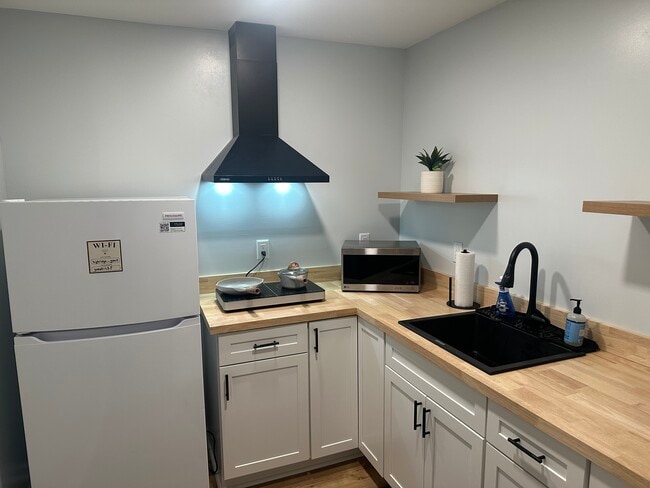 Photo - 99 High Ridge Dr Unidad Fully furnished Studio