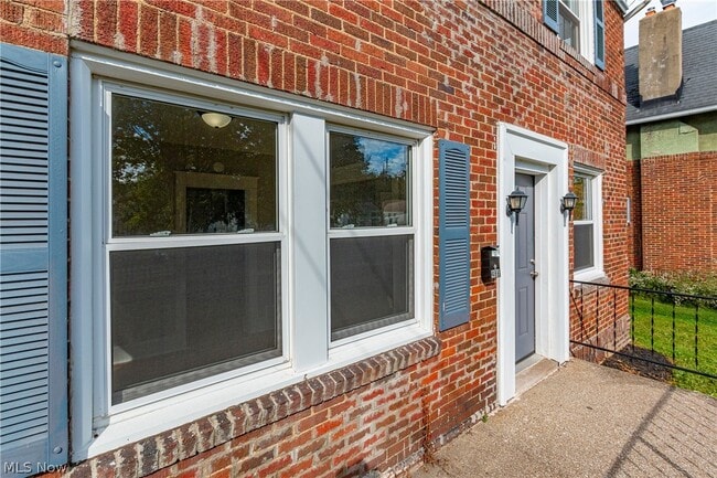 Photo - 486 Sumatra Ave