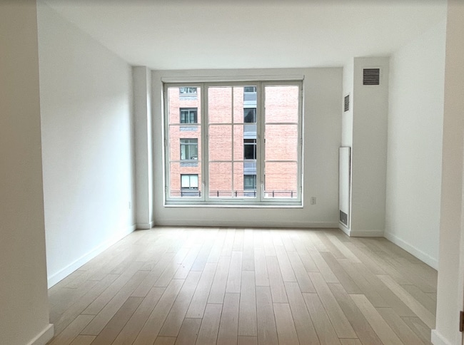 Photo - 535 W 43rd Street