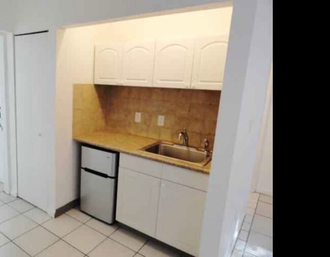 Photo - 720 NE 11th Ave Unidad 2