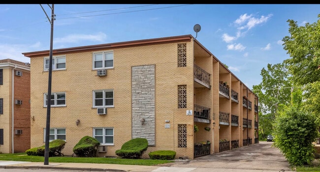 Building Photo - 6464 N Northwest Hwy Unit E3