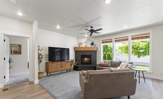 Photo - 4 Bedroom Home - Meridian