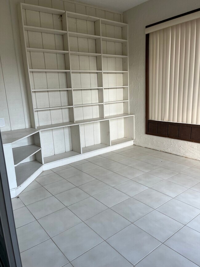 Photo - 325 Redwing Way