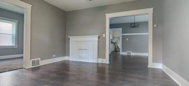 Building Photo - 1317 W 61st St Unit 1317