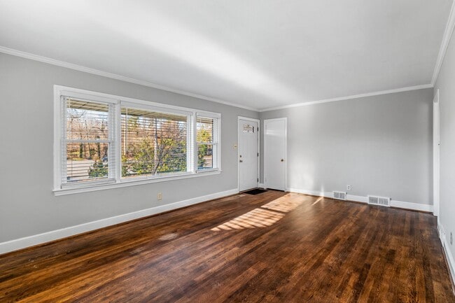 Photo - Adorable Brick Ranch Home in the Desirable Lindley Park Area!  Updated, Hardwood Floors, Fenced!