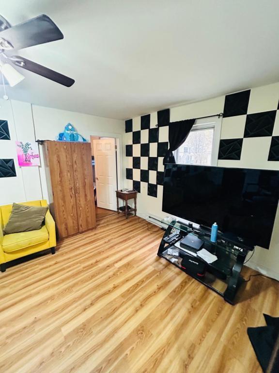 Photo - 26-28-28 Franklindale Ave