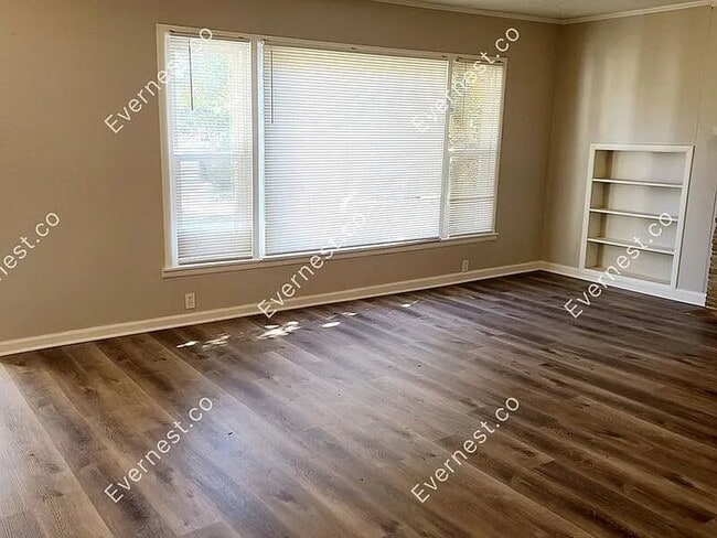 Photo - 2704 Broadway St