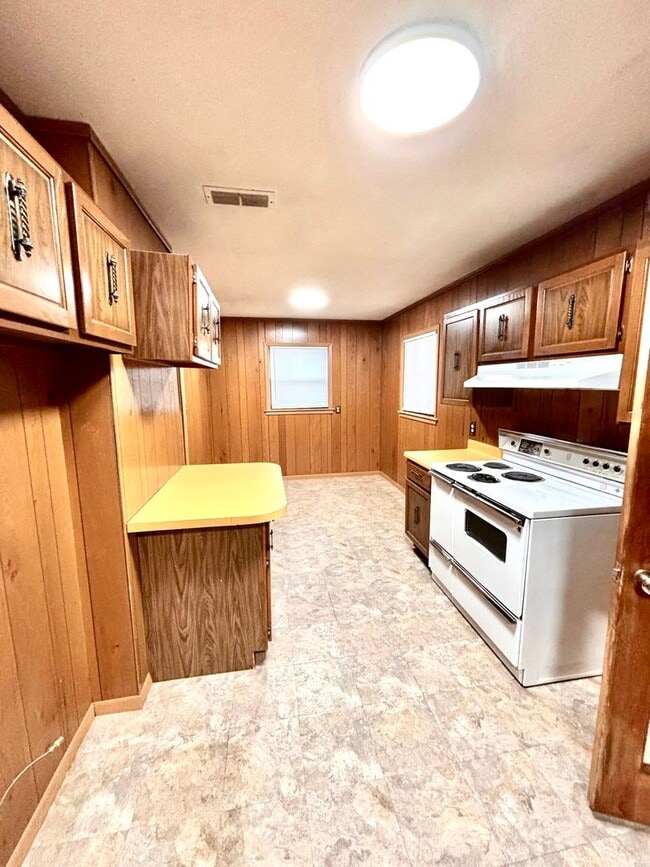 Photo - 732 Crest- Now Available!