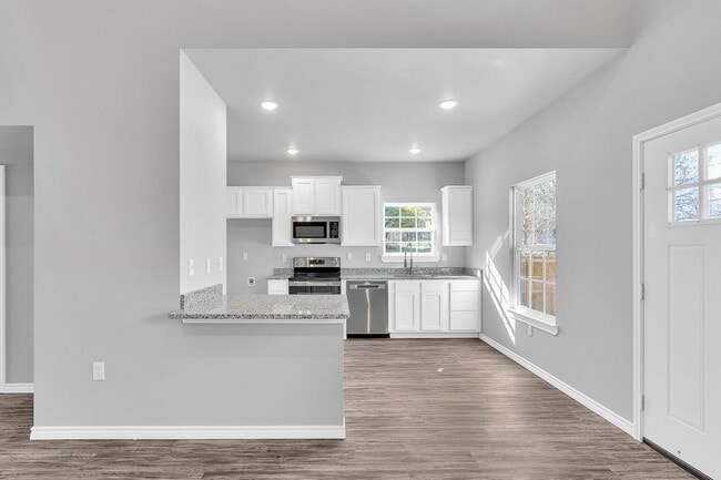 Photo - 213 Lomond St