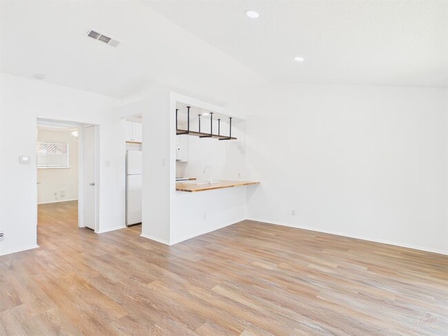 Building Photo - 1303 Hollow Creek Dr