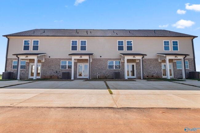 Building Photo - 243 Susan Lynn Dr