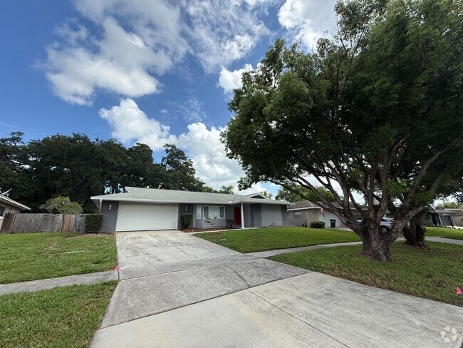 Building Photo - Pretty 3/2 Pool Home in Spring Oaks Commun...