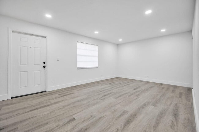 Photo - 1015 NE 17th Ave Unit 104