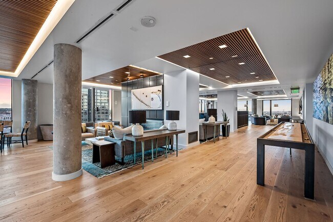 Photo - Gorgeous Two Bedroom Condo in The Coloradan! Unidad 1031