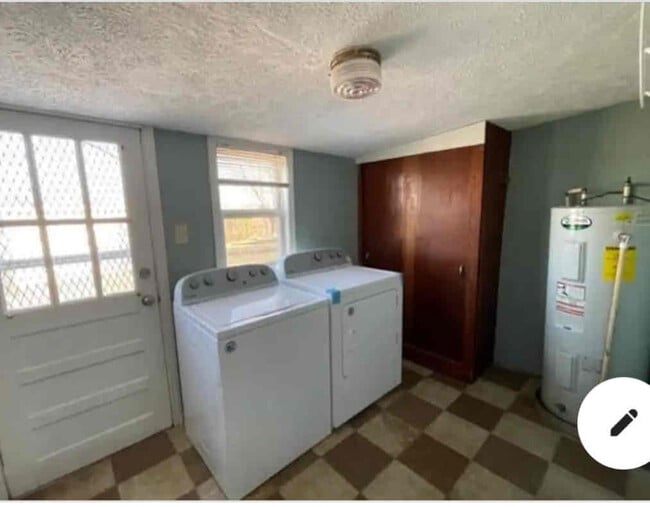 Photo - 115 Emmett St