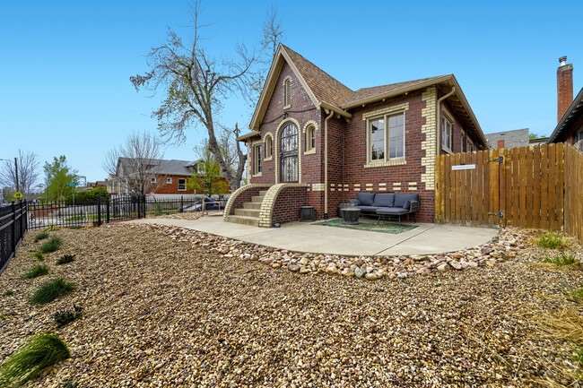 Building Photo - 3305 N Clay St