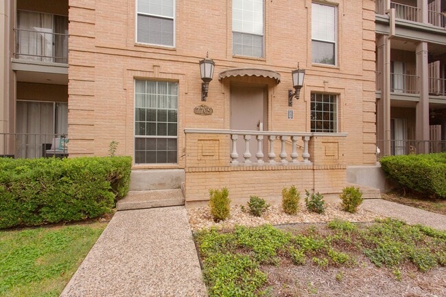 Photo - Beautiful Townhome in Alamo Heights!!