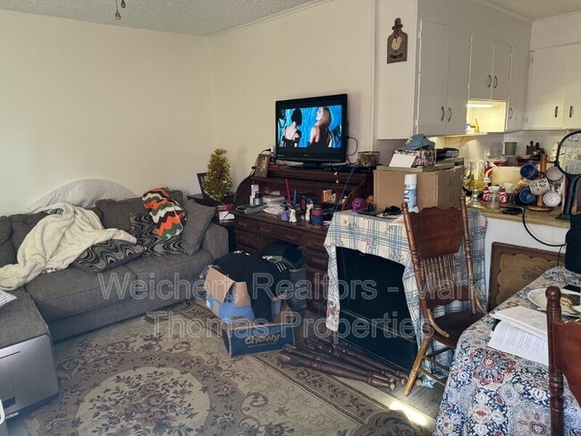 Photo - 400 School St