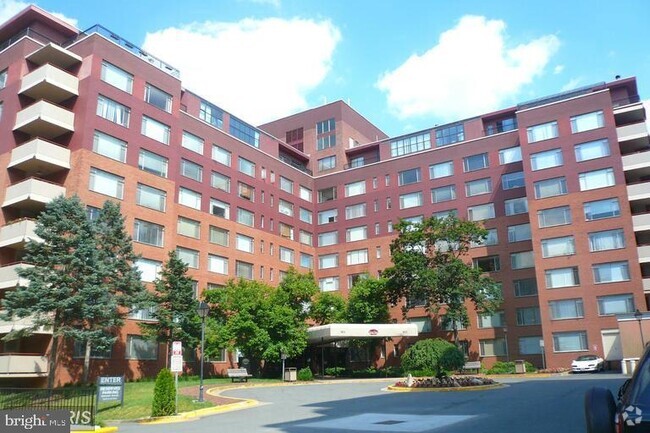 Building Photo - 1021 Arlington Blvd Unit 748 Rental