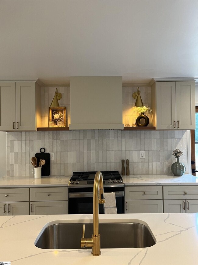 Photo - 410 Birnie St