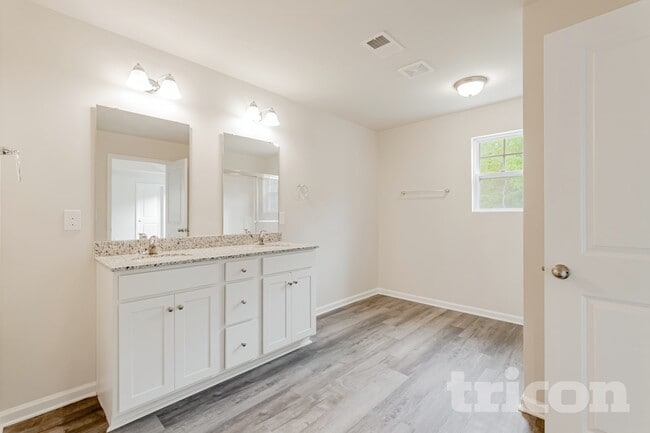 Photo - 2 Iron Horse Ct