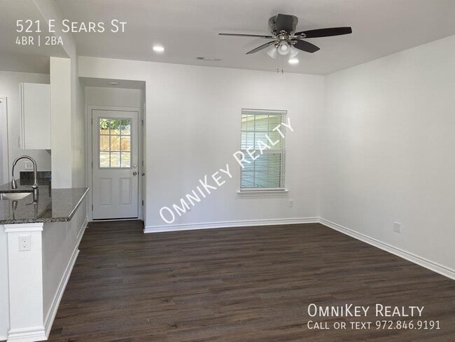 Photo - 521 E Sears St