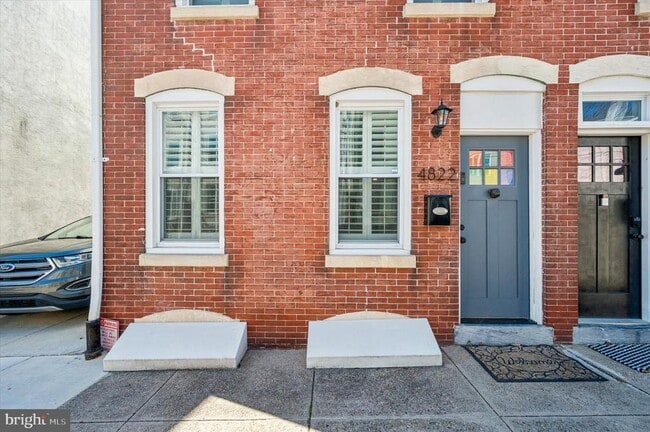 Photo - 4822 Ogle St