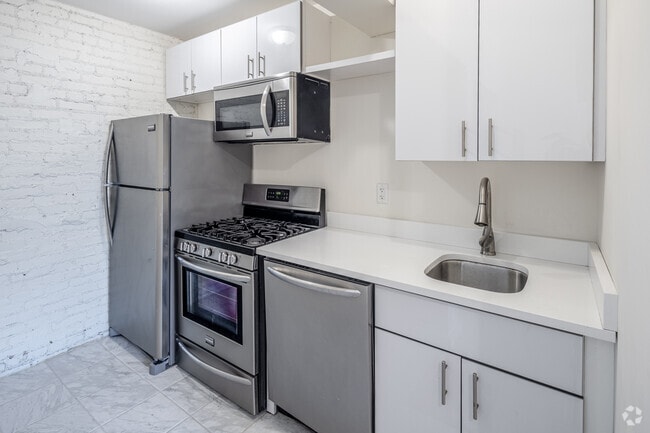 1BA, 1BR - 231 SF - Kitchen