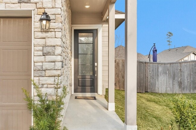 Photo - 677 Royal Arch Dr