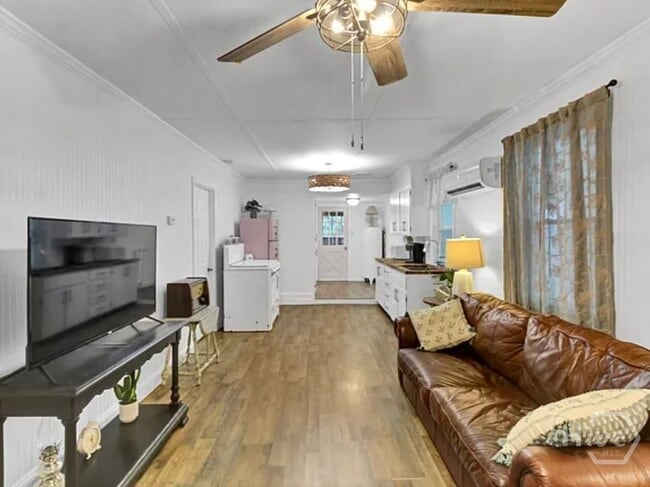 Photo - 304 E Fourth St