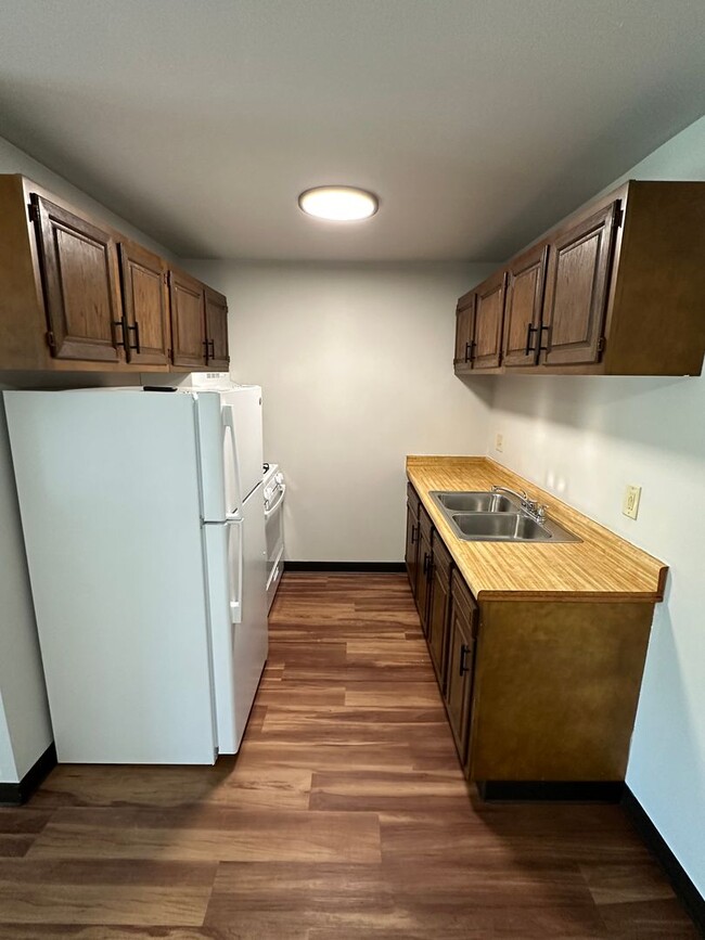 Photo - Plaza IV Apartments in St. Francis.