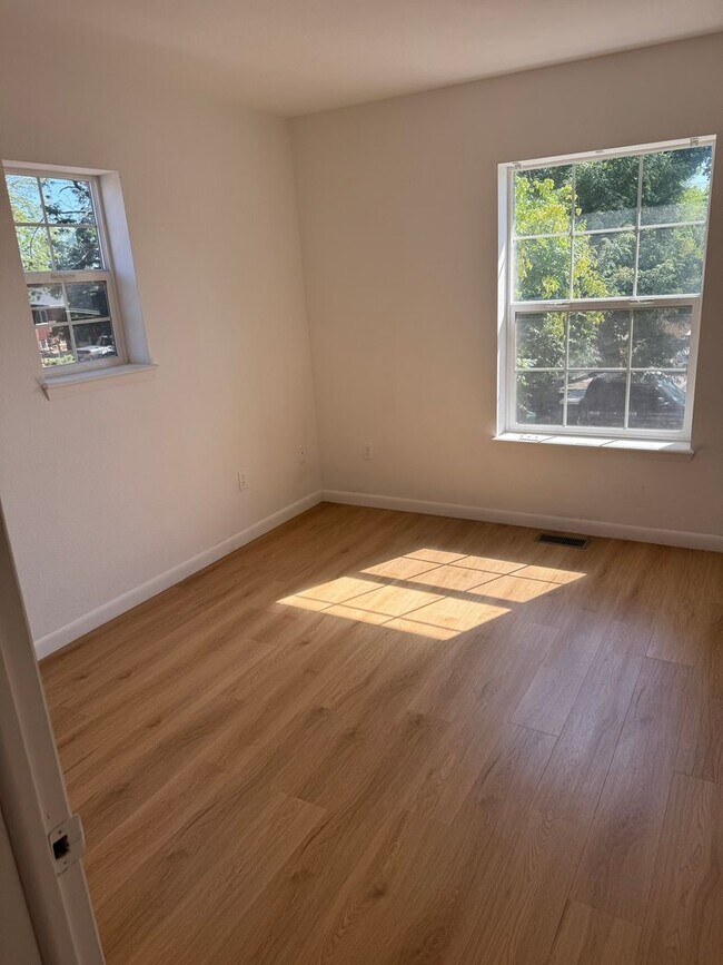 Photo - 1605 Boston St