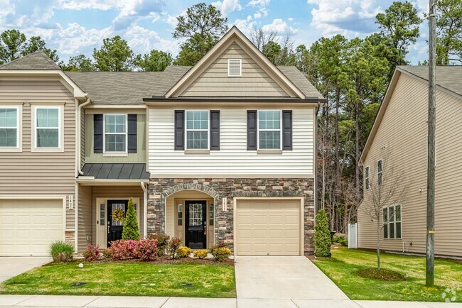 Building Photo - Beautiful End Unit Townhome minutes away f...