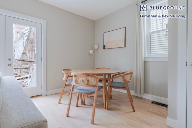 50 Kinnaird St Unit SI FL1-ID1153